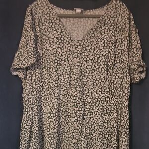 Ava & Viv Black and White Floral Blouse